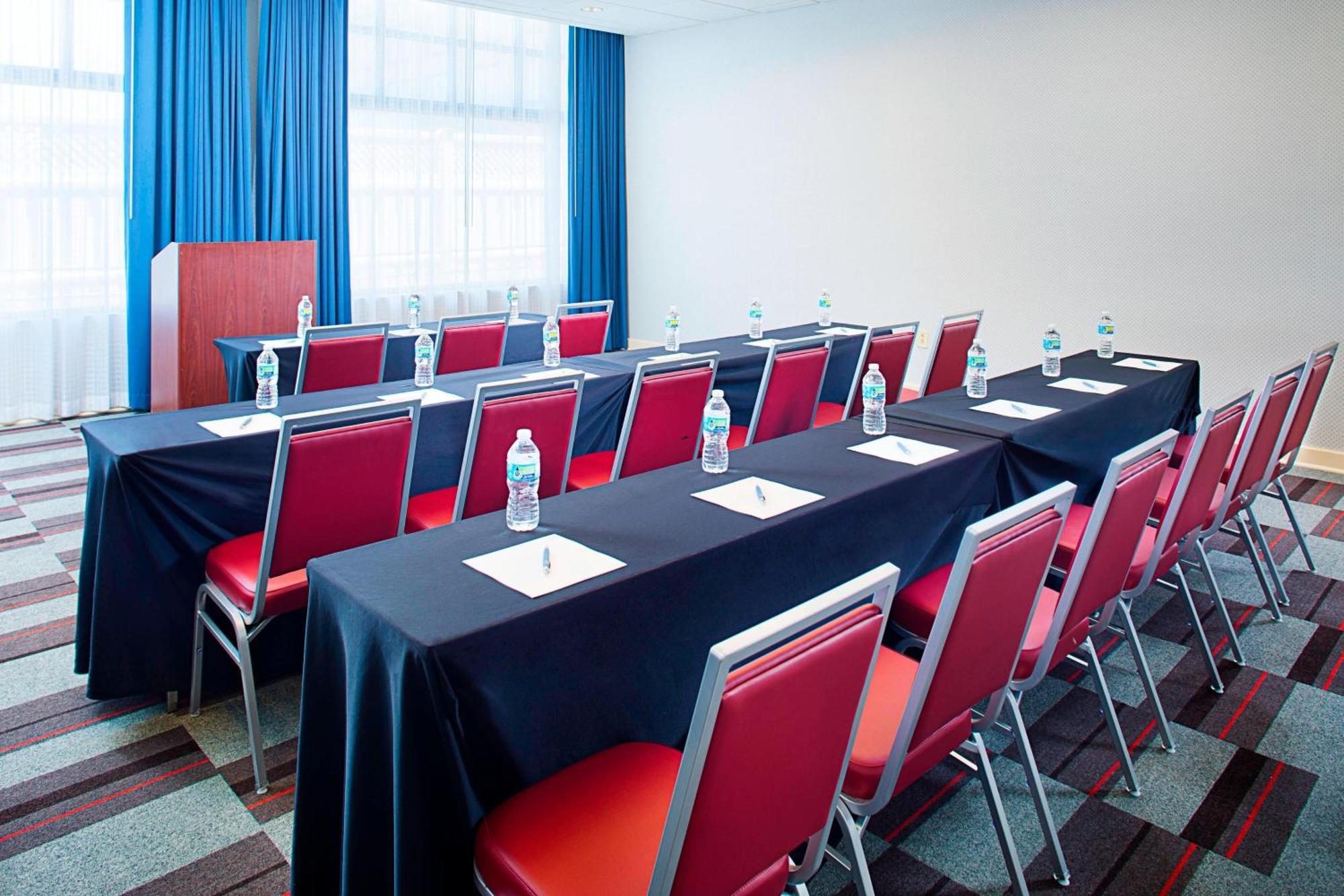 Four Points By Sheraton Airport Hotel 4*