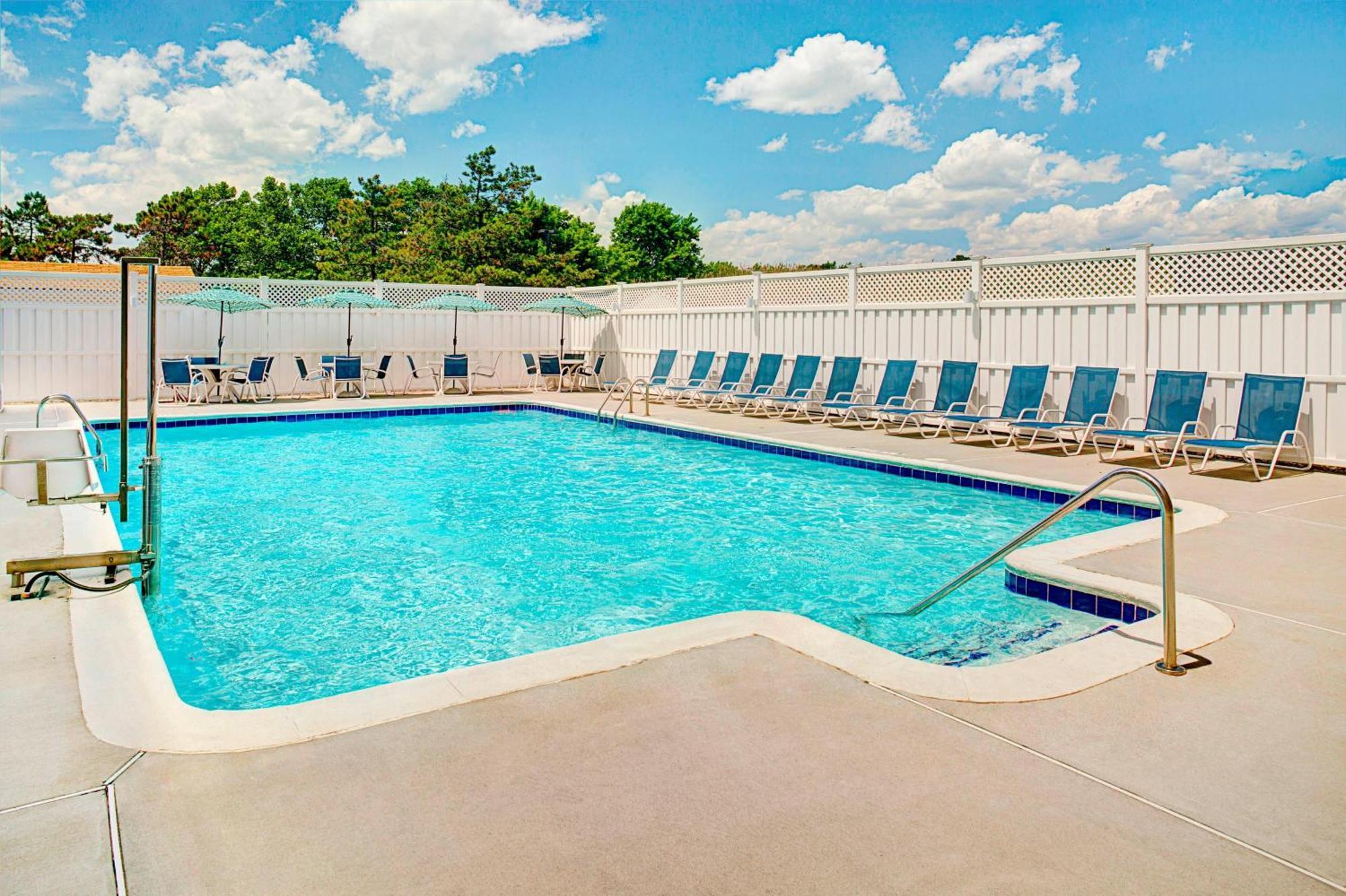 Hotel Four Points By Sheraton Airport 4*