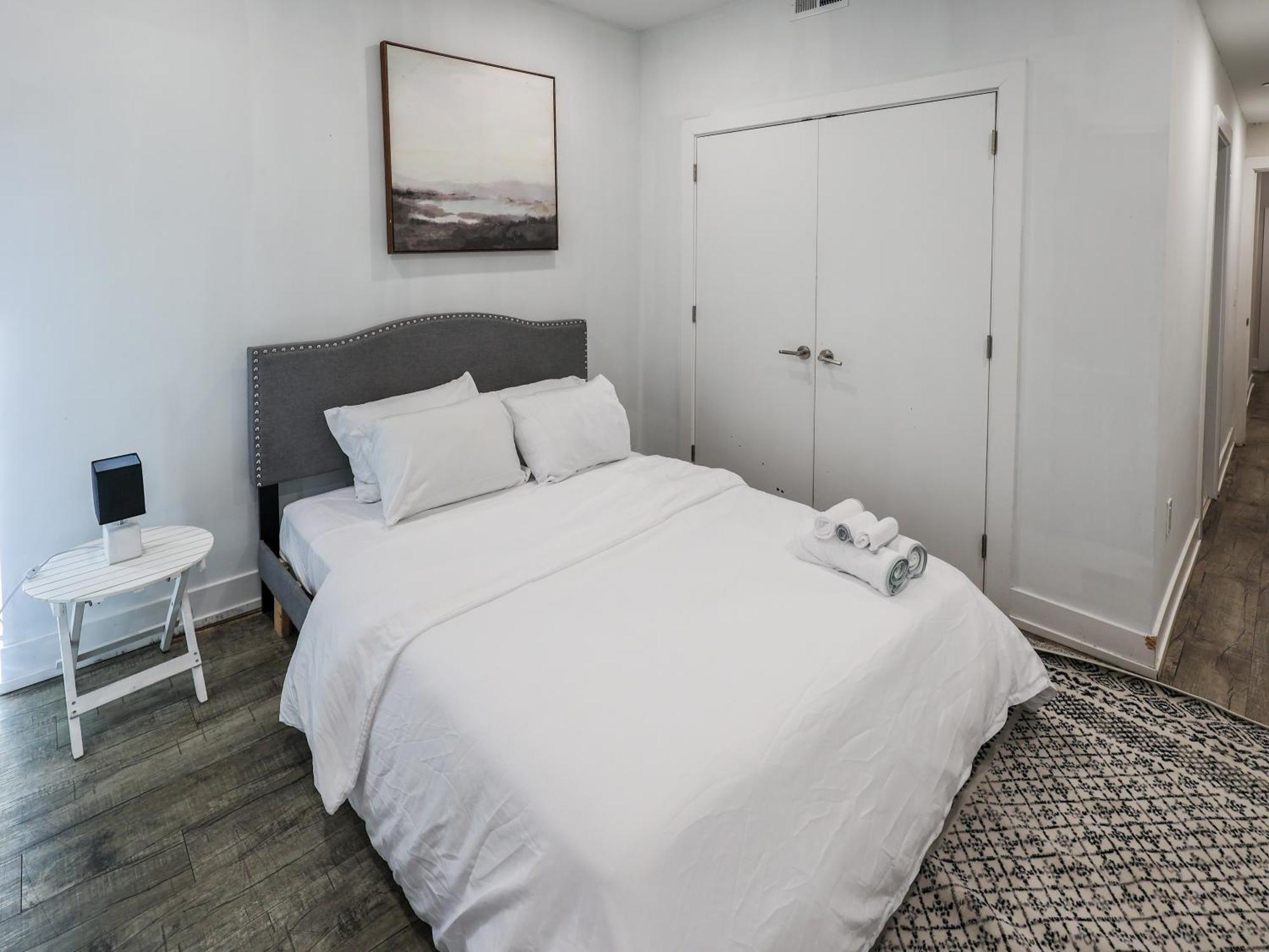 3bed3bath-temple-patioparkingdeskwd Apartment Philadelphia