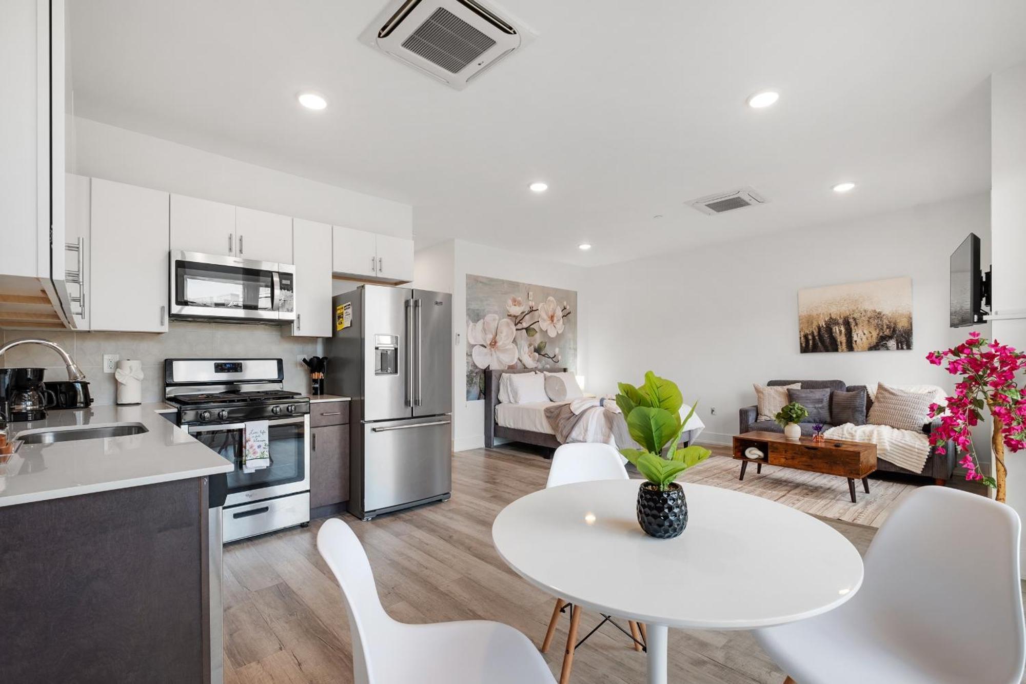 Modern Nolibs Perks Apartment Philadelphia