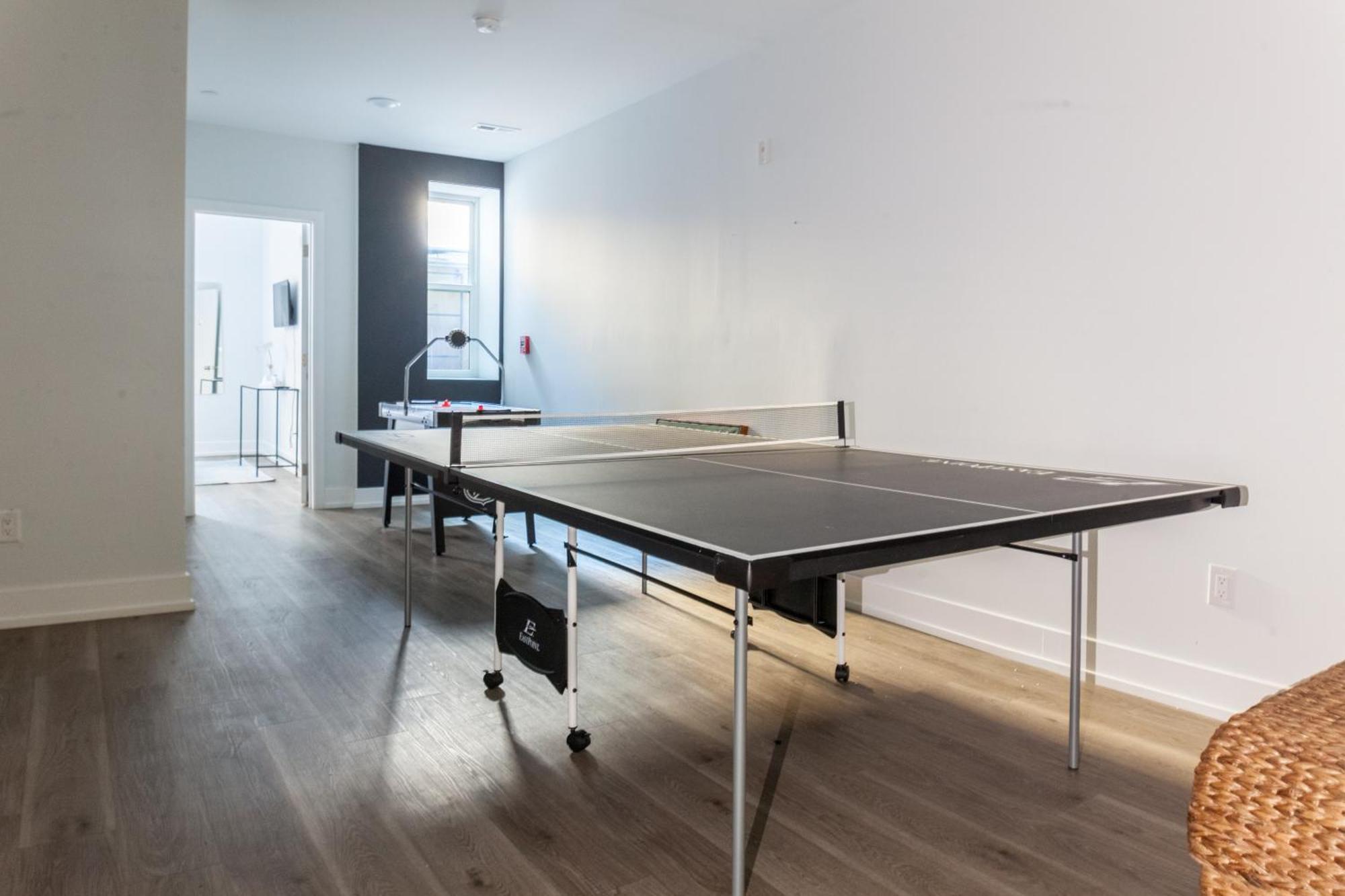 Apartment Modern Luxury4br4ba-wdpatiopingpongsleeps12