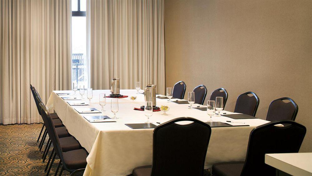 Four Points By Sheraton Airport Hotel 4*